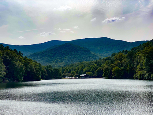 Picture of the mountains and water