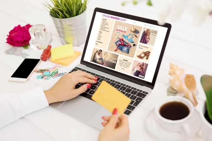 Someone shopping online after being sent a promotion via email